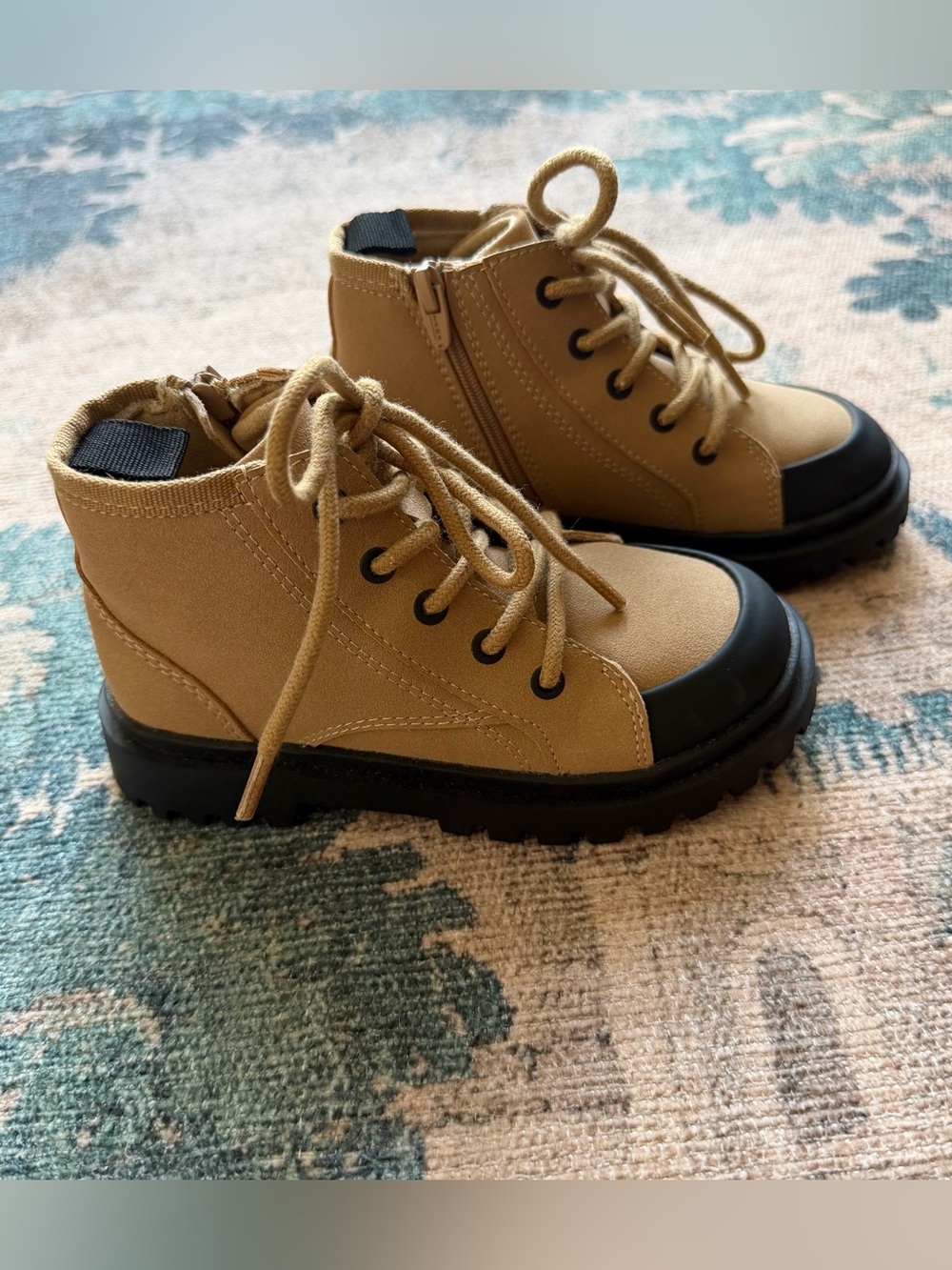 Zara Kids Track Sole Toddler Sneaker Boots in Beige/Black - 9